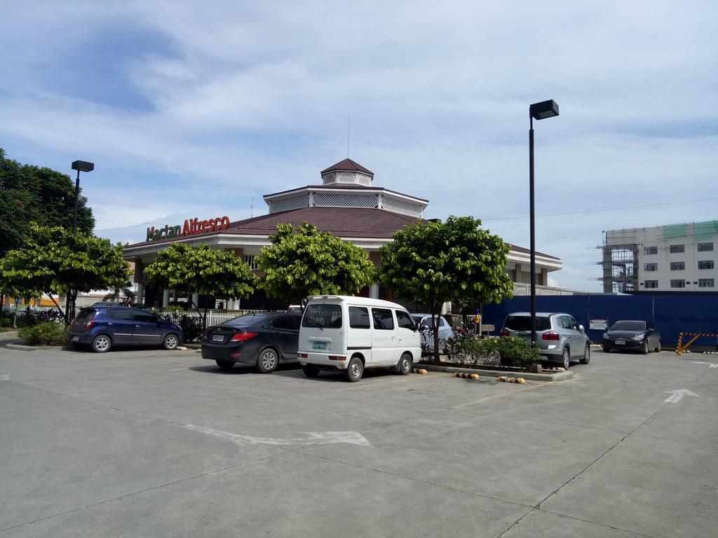 Mactan Newtown Condo Мактан Экстерьер фото