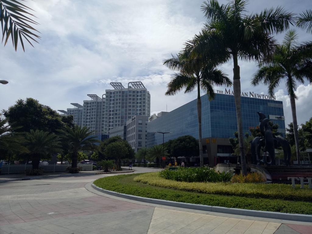 Mactan Newtown Condo Мактан Экстерьер фото